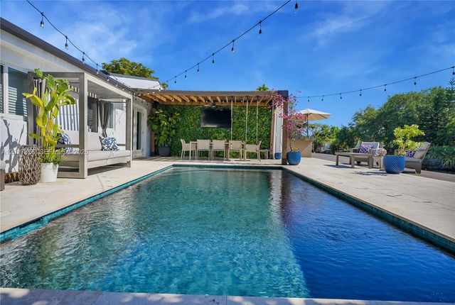 5241 SW 104th Ave, Miami, FL 33165