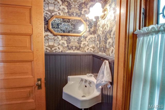 619 E Main Street, Carlinville, IL 62626