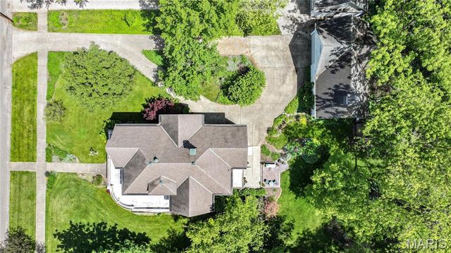 619 E Main Street, Carlinville, IL 62626