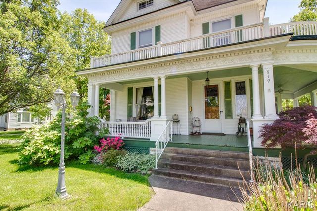 619 E Main Street, Carlinville, IL 62626