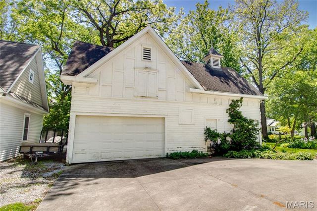 619 E Main Street, Carlinville, IL 62626