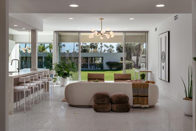 146 Eastlake Drive, Palm Springs, CA 92264