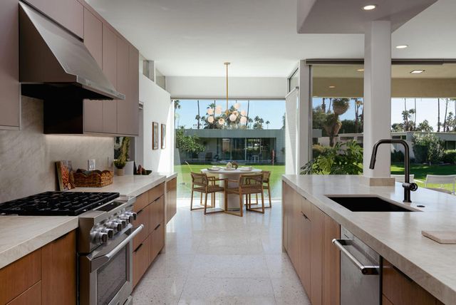 146 Eastlake Drive, Palm Springs, CA 92264