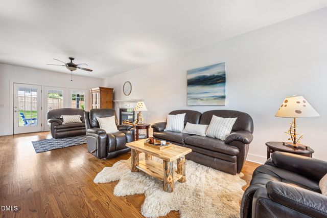 907 Newington Way, Apex, NC 27502