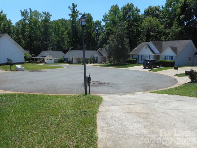 5901 Meadow Hill Drive, Charlotte, NC 28212