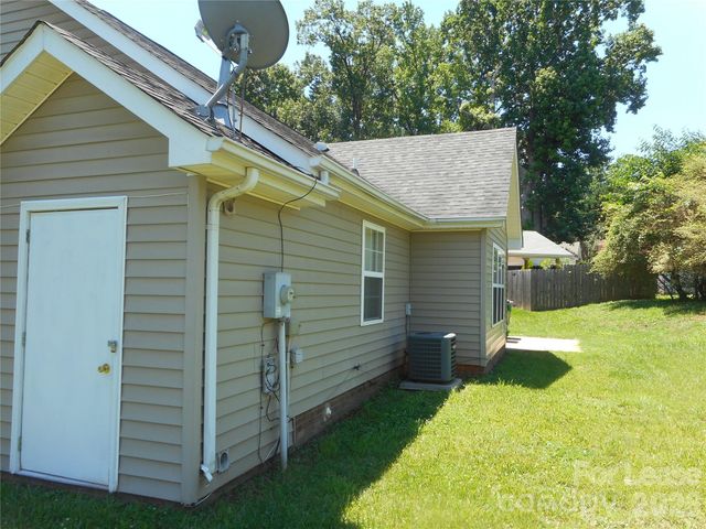 5901 Meadow Hill Drive, Charlotte, NC 28212