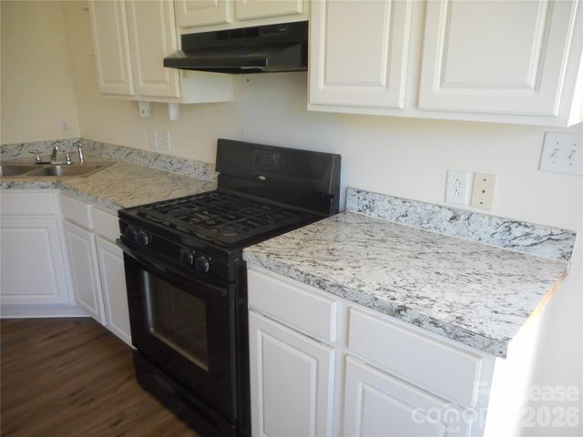 5901 Meadow Hill Drive, Charlotte, NC 28212