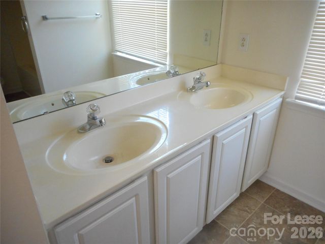 5901 Meadow Hill Drive, Charlotte, NC 28212