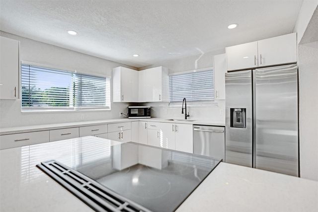 171 Ocean Parkway, Boynton Beach, FL 33435