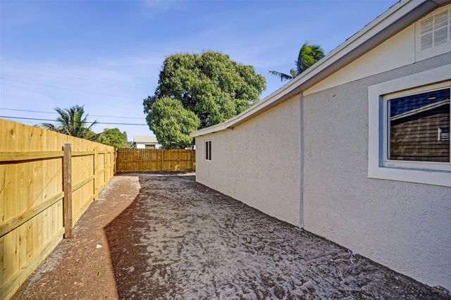 171 Ocean Parkway, Boynton Beach, FL 33435