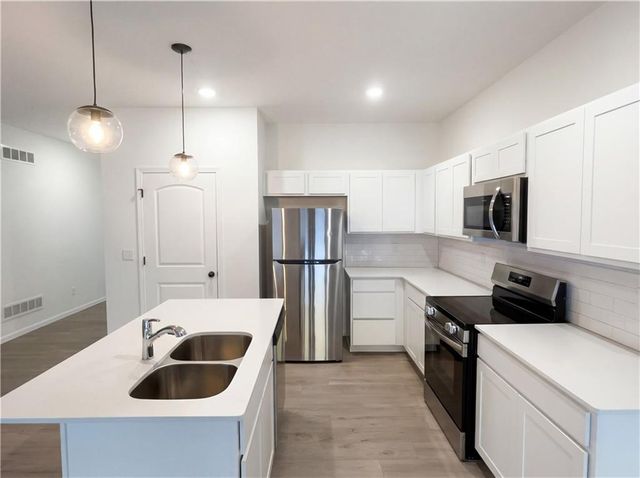 309 Hawthorne Court, Blue Springs, MO 64014