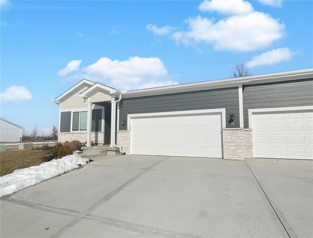 309 Hawthorne Court, Blue Springs, MO 64014