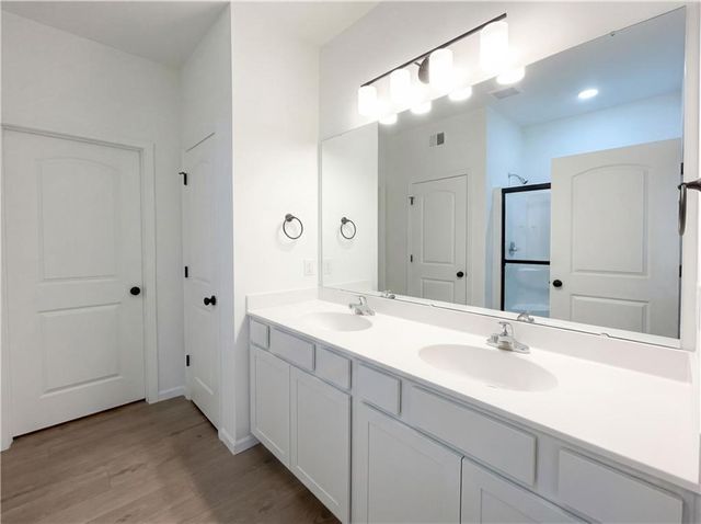 309 Hawthorne Court, Blue Springs, MO 64014