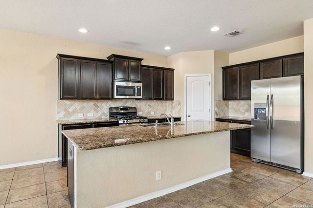 136 JOLIE CIR, Boerne, TX 78015
