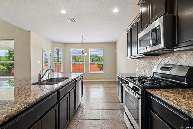 136 JOLIE CIR, Boerne, TX 78015