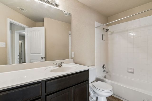 136 JOLIE CIR, Boerne, TX 78015