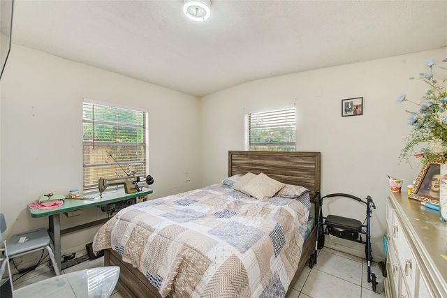 2318 W POWHATAN AVENUE, Tampa, FL 33603