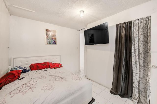 2318 W POWHATAN AVENUE, Tampa, FL 33603