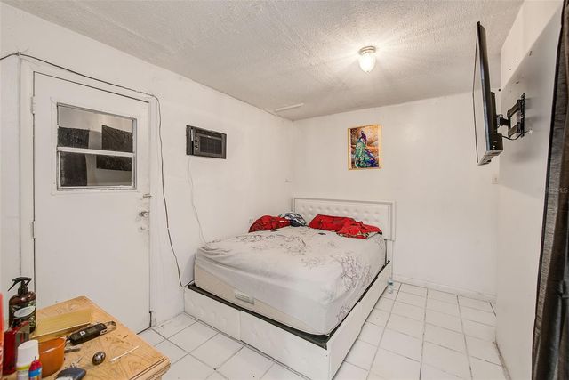 2318 W POWHATAN AVENUE, Tampa, FL 33603