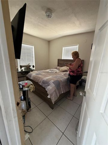 2318 W POWHATAN AVENUE, Tampa, FL 33603