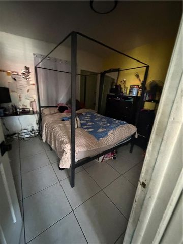 2318 W POWHATAN AVENUE, Tampa, FL 33603