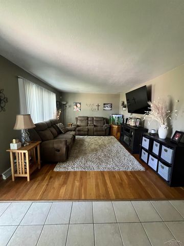 1947 Crescent Drive, Saginaw, MI 48604