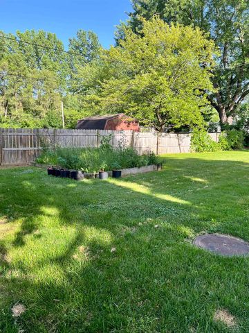 1947 Crescent Drive, Saginaw, MI 48604
