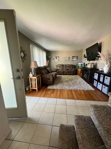 1947 Crescent Drive, Saginaw, MI 48604