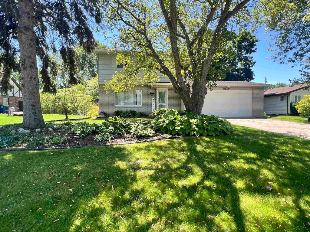1947 Crescent Drive, Saginaw, MI 48604