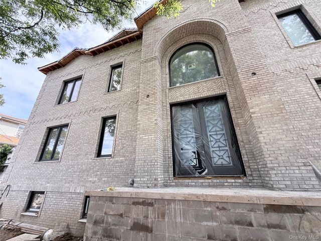 7829 160th Street, Fresh Meadows, NY 11366