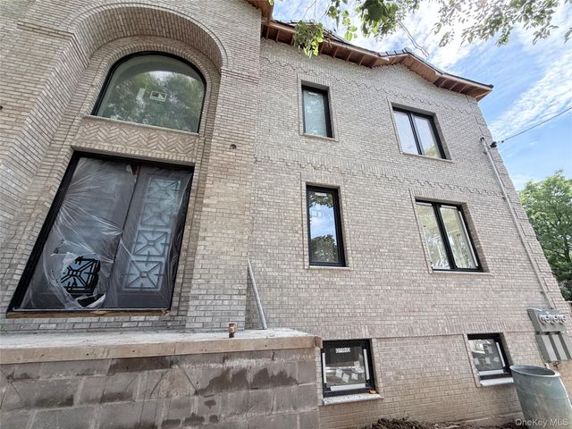 7829 160th Street, Fresh Meadows, NY 11366