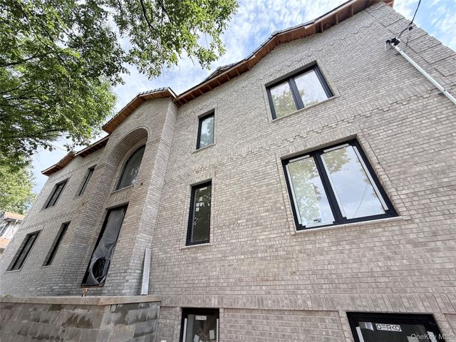 7829 160th Street, Fresh Meadows, NY 11366