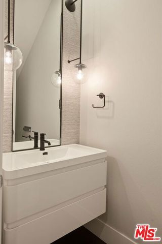 241 S Lasky Drive, Beverly Hills, CA 90212