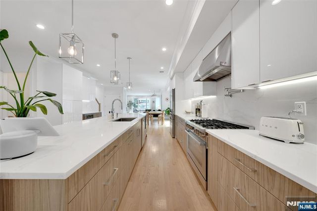1427 Anderson Avenue, Fort Lee, NJ 07024