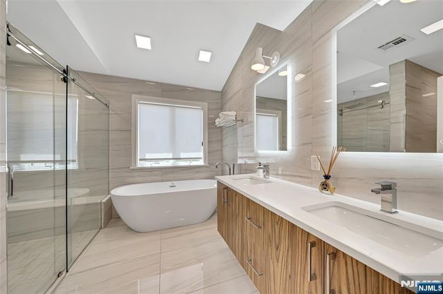 1427 Anderson Avenue, Fort Lee, NJ 07024