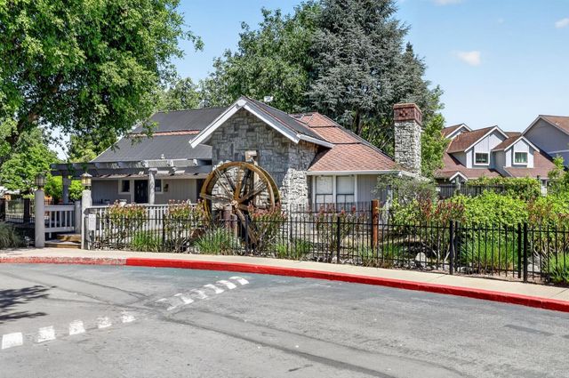 17074 Creekside Circle, Morgan Hill, CA 95037