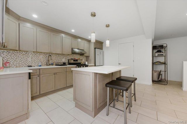 1003 Huntington Avenue, Bronx, NY 10465