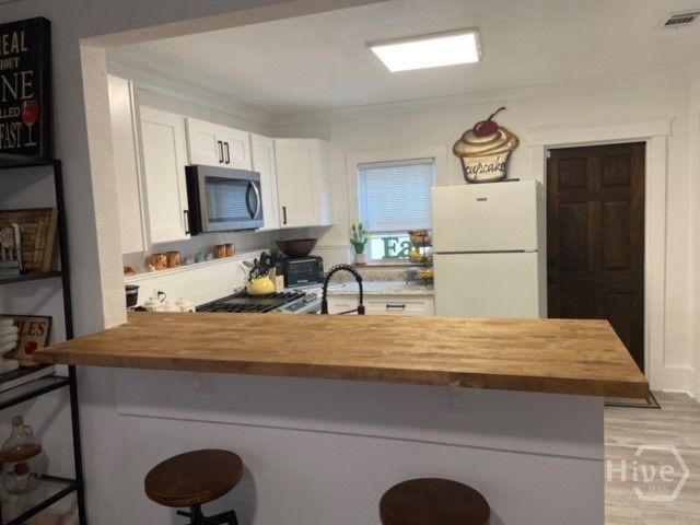 626 E Waldburg Street, Savannah, GA 31401