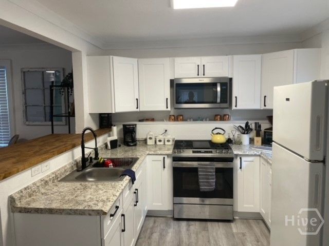 626 E Waldburg Street, Savannah, GA 31401
