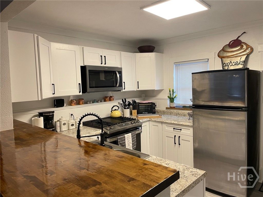 Image 13 of property listing at 626 E Waldburg Street, Savannah, GA 31401