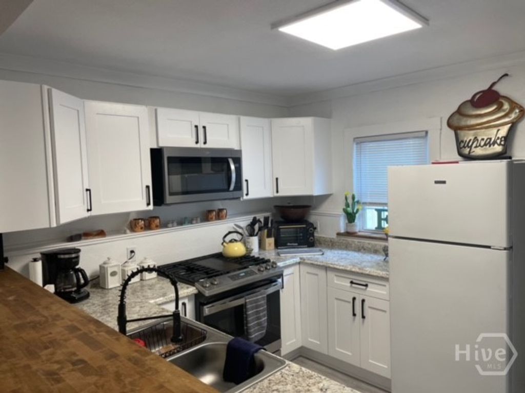 Image 14 of property listing at 626 E Waldburg Street, Savannah, GA 31401