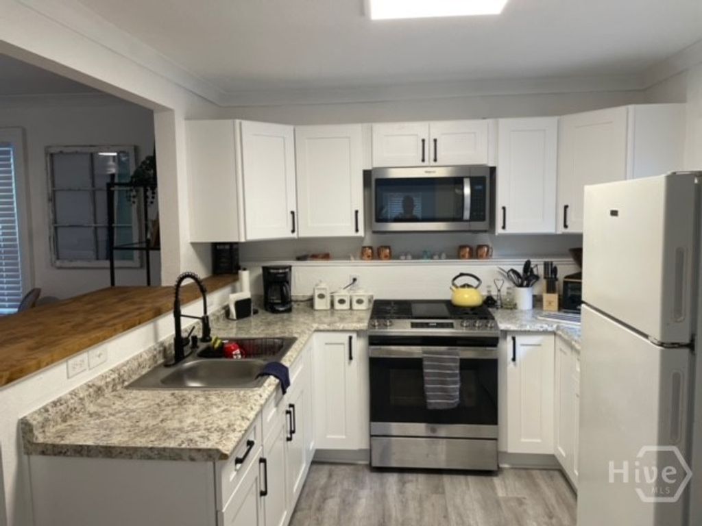 Image 15 of property listing at 626 E Waldburg Street, Savannah, GA 31401