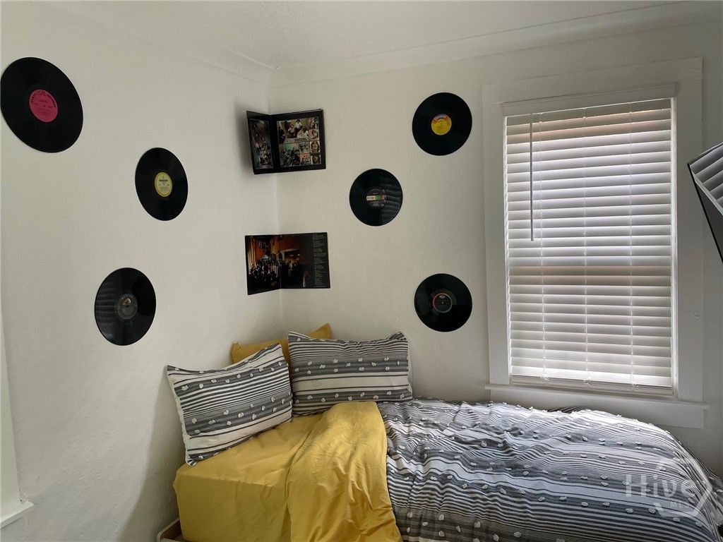 Image 18 of property listing at 626 E Waldburg Street, Savannah, GA 31401