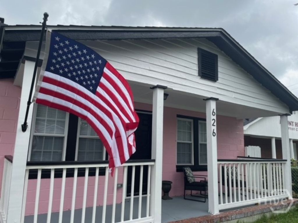 Image 2 of property listing at 626 E Waldburg Street, Savannah, GA 31401