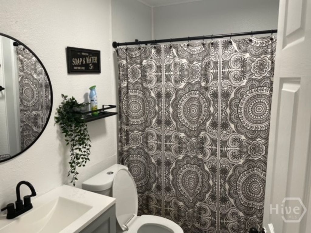 Image 24 of property listing at 626 E Waldburg Street, Savannah, GA 31401