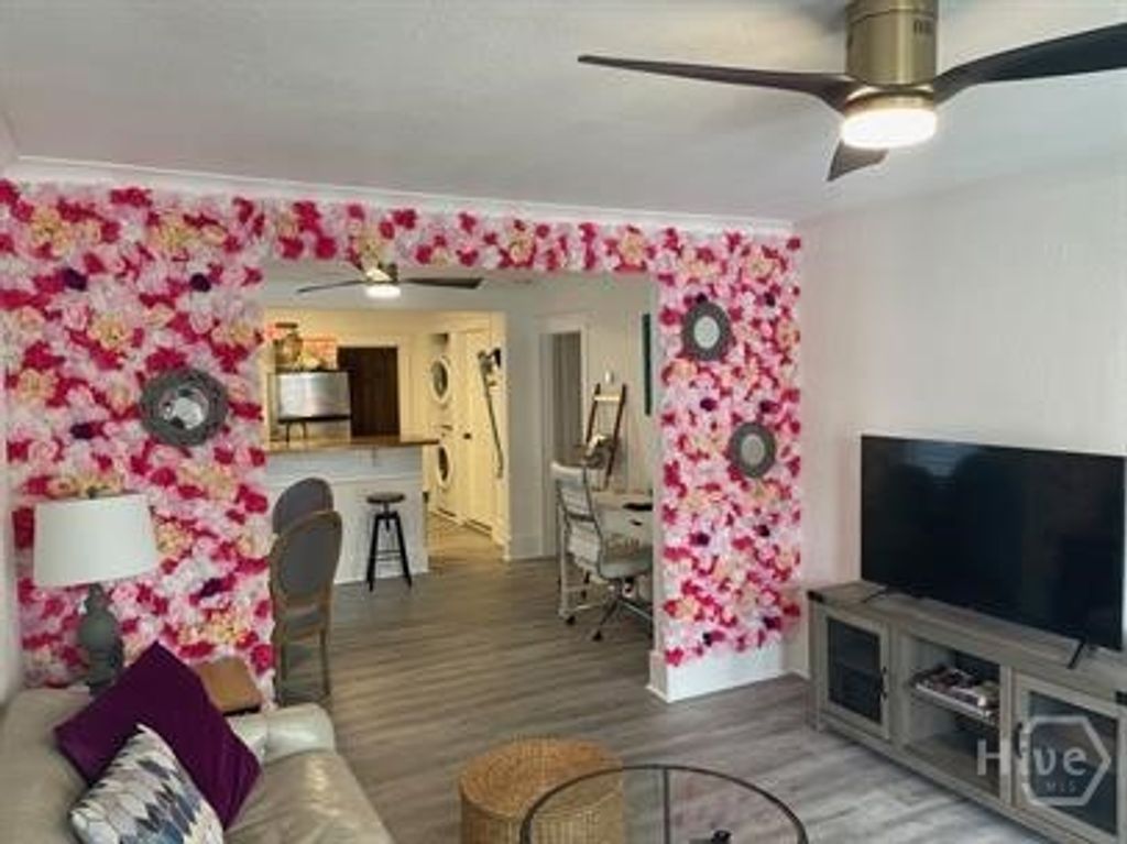 Image 7 of property listing at 626 E Waldburg Street, Savannah, GA 31401