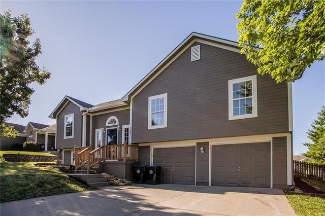 1302 Ridge Tree Lane, Pleasant Hill, MO 64080
