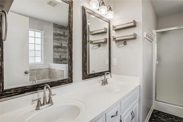 1302 Ridge Tree Lane, Pleasant Hill, MO 64080