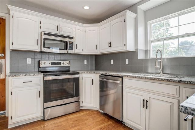1302 Ridge Tree Lane, Pleasant Hill, MO 64080