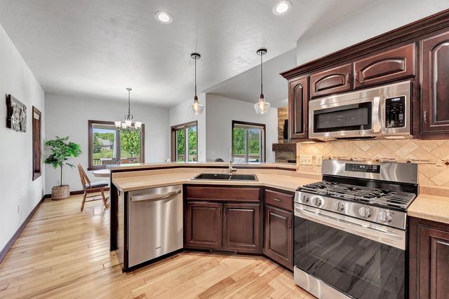 3660 EURO LANE, De Pere, WI 54115